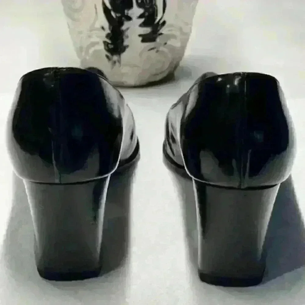 PRADA Black Leather Shoes with Point Toes and Chunky Heel - Picture 11 of 14